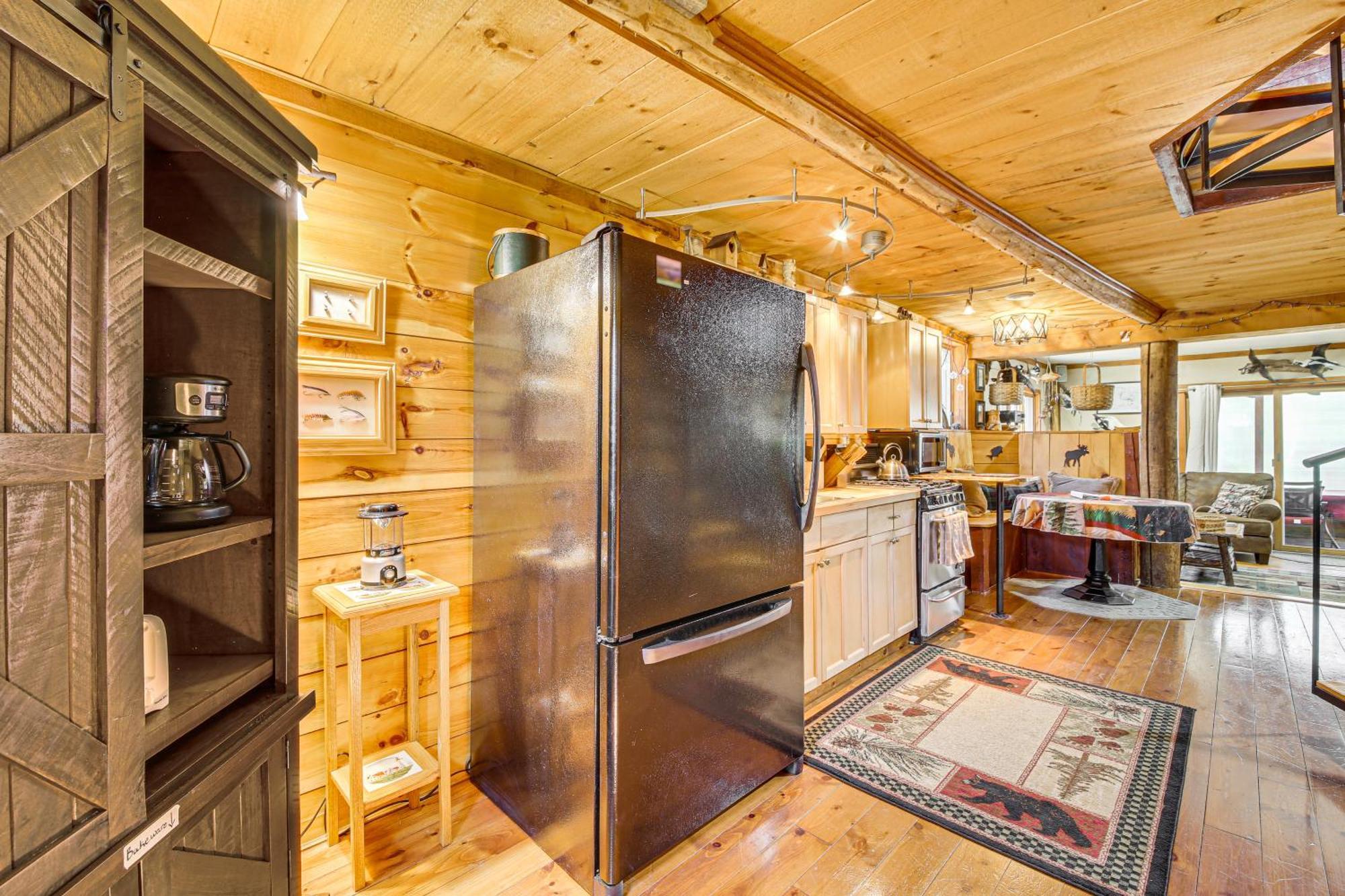 Rustic Searsport Cabin Loft And Sunroom On 10 Acres エクステリア 写真