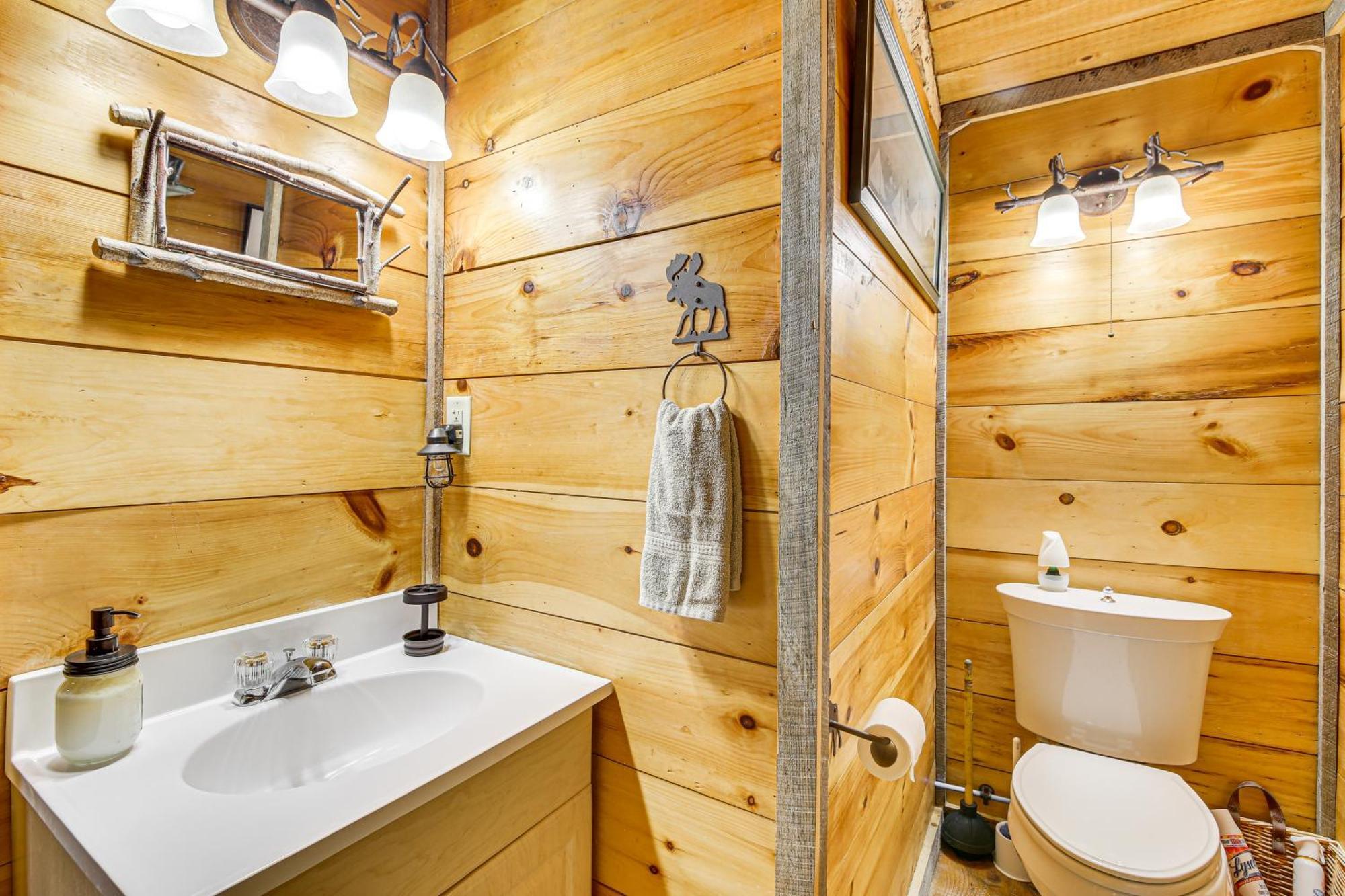 Rustic Searsport Cabin Loft And Sunroom On 10 Acres エクステリア 写真